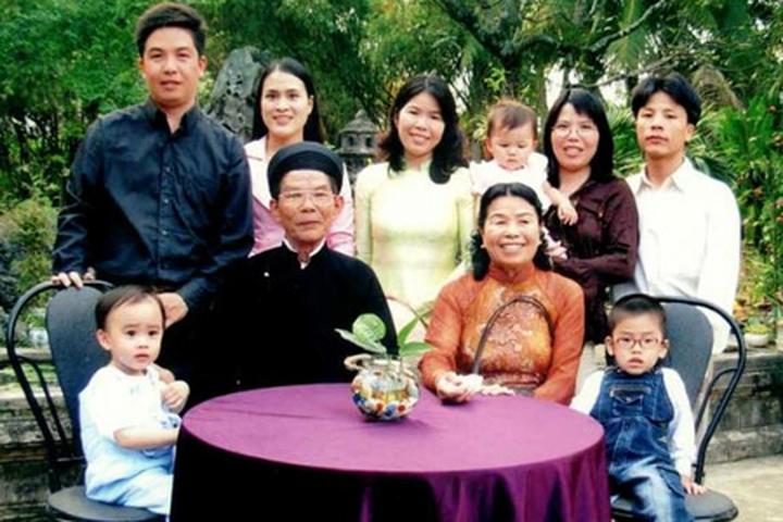 Nội dung: Mùa hè đang đầy vui vẻ với những xu hướng mới, và Huda Ice Twist đang chinh