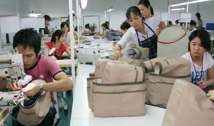 Áo sơ mi cổ bèo: Áo sơ mi cổ bèo là một trong những lỗi thời trong thời trang mà